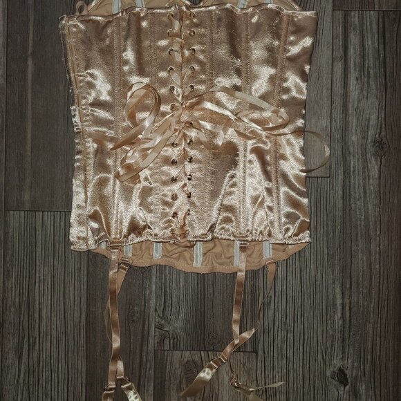 Slimming Corset in Nude 🐵 🙈 🙉 🙊 EUC - Picture 10 of 11